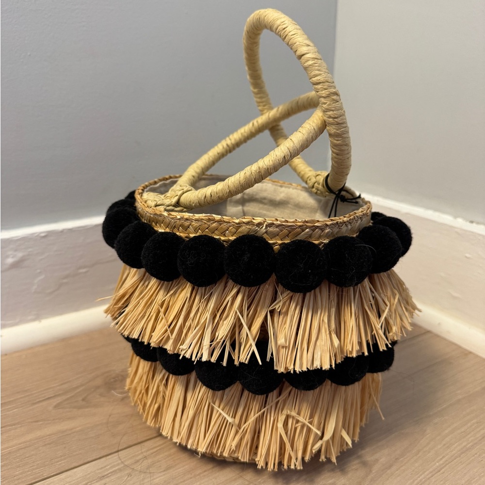 LIV ROUND BUCKET BAG - Picture 2 of 3